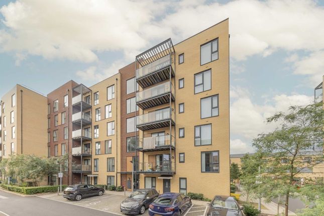 Thumbnail Flat to rent in Silverworks Close, Edgware