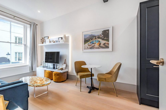 Flat A, 138 - 140 Portobello Road, London photo 2