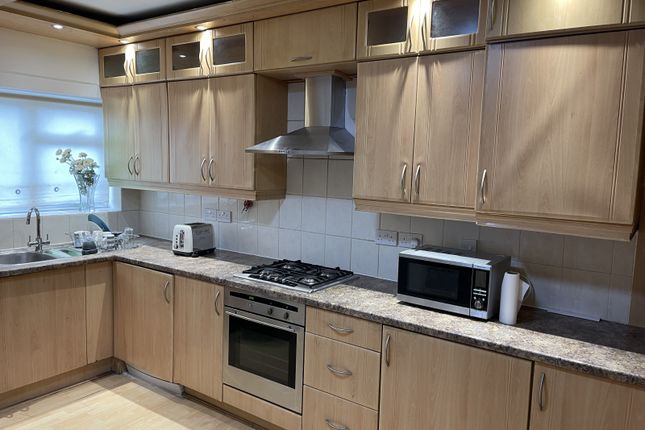 2 Bed Flat To Rent Staines Road, Hounslow Tw4