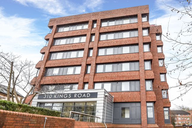 Flat to rent in Kings Road, Reading