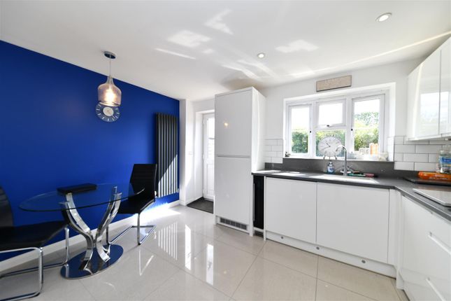 35, Cotswold Drive, Stevenage photo 4