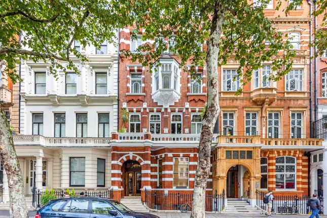 Maisonette for sale in Queens Gate, South Kensington, London