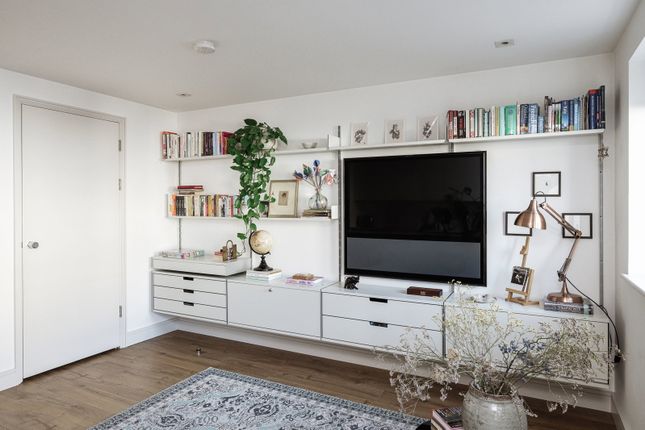 1,Flat 13, New Marchants Passage, Bath photo 3