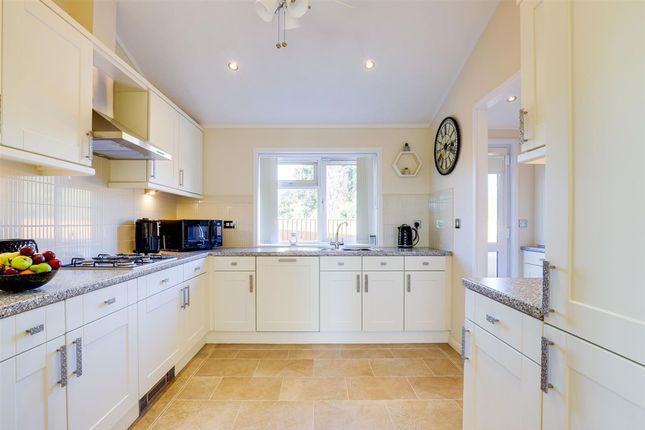 1 Mayes Drive, Nottingham photo 2