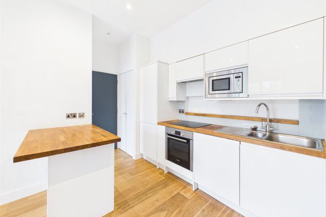 Flat 1,, A3, Oldfield Road photo 4