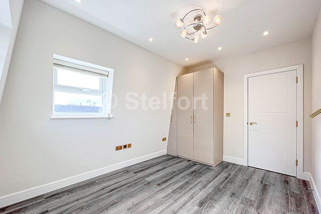 Flat 4, 112 Fonthill Road, London photo 4