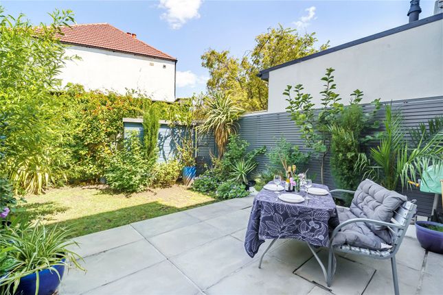 1, Vectis Gardens, Furzedown photo 3