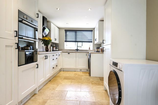 28, Idbury Close, Witney photo 4