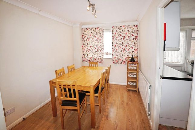 2, Lake Road, Romford photo 4