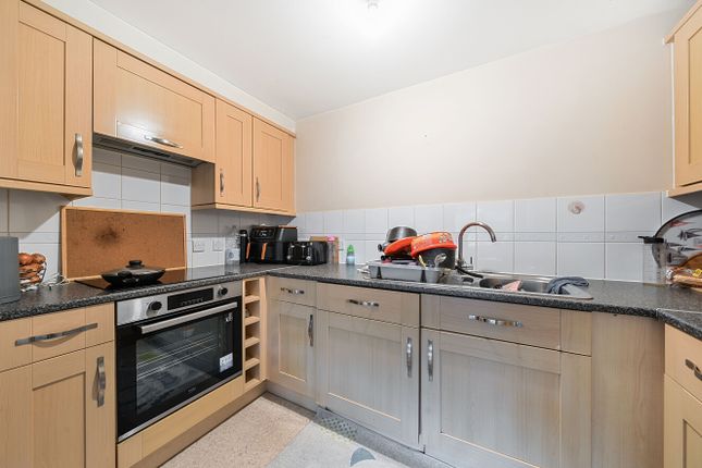Flat 106, Howlands Court,, Commonwealth Drive, Crawley photo 4