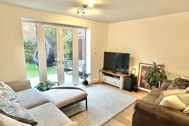 34, Alcock Crescent, Crayford photo 2