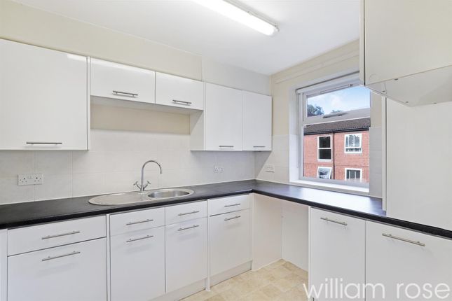 Flat for sale in Bridle Path, Woodford Green