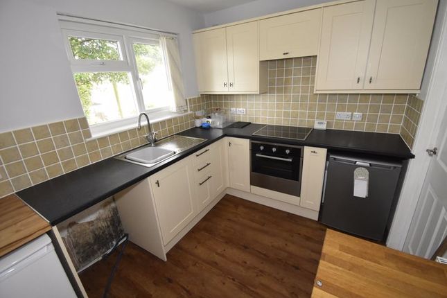 1 bed semi-detached bungalow to rent in Albion Close, Mangotsfield, Bristol BS16