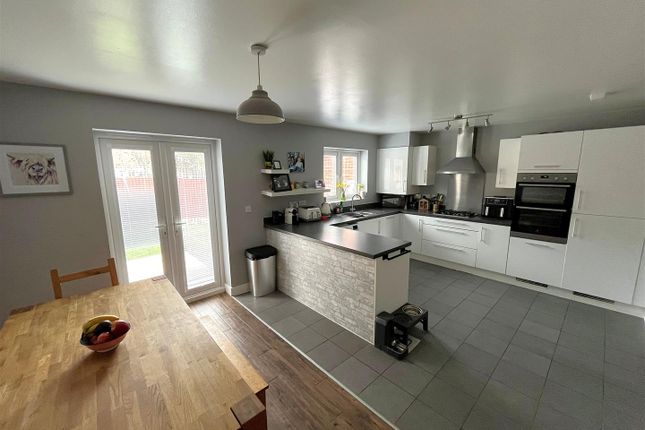 73, Meek Road, Newent photo 4