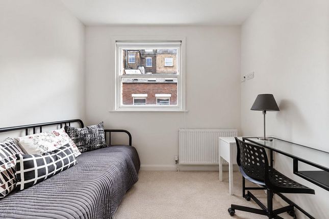 12, Montagu Mews North, London photo 4
