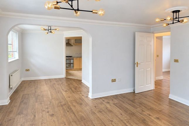 3 Trinity House Shepherds Spring Lane, Andover photo 2