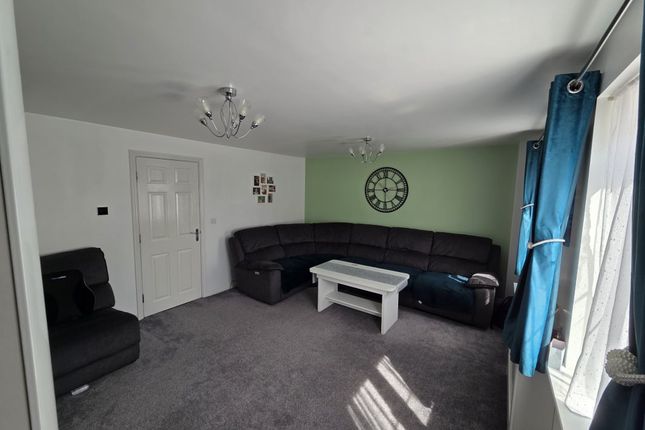 51 Willowdale, Leeds photo 3