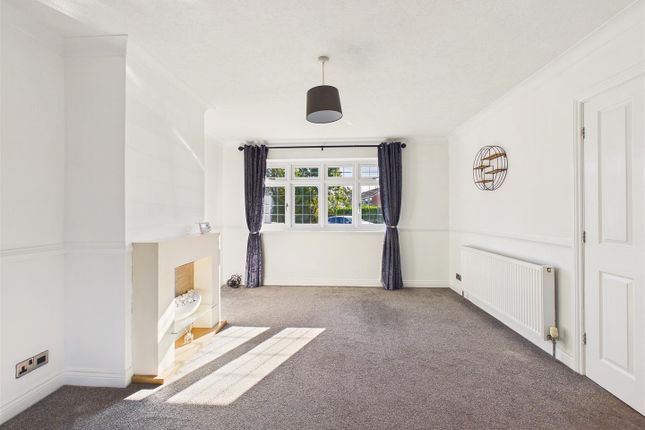 30, Collynson Close, Hull photo 2