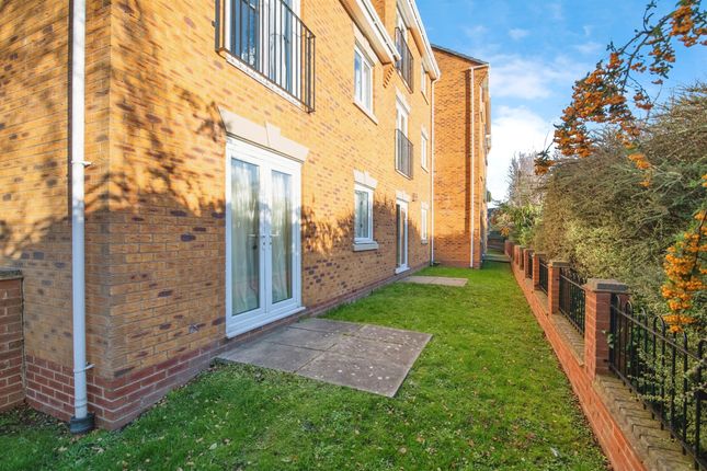28, Rugeley Close, Tipton photo 2
