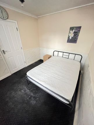 15, Turnpike Lane, London photo 4