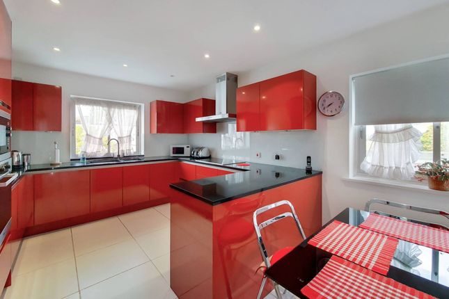 Thumbnail Flat for sale in Coniston Court, Edgware