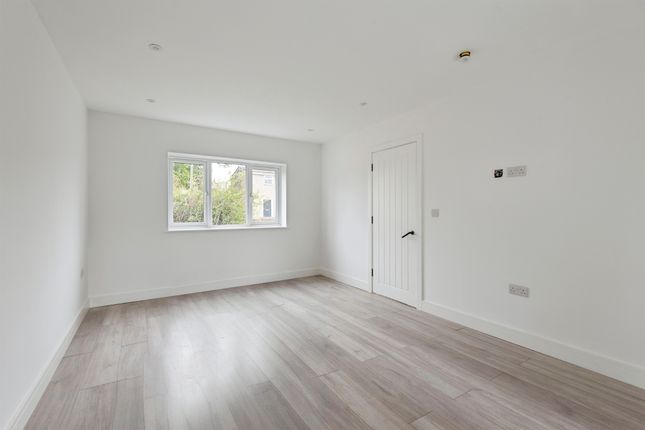 Land Adjacent, 11, Valley Way, Stevenage photo 4
