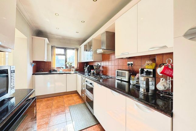 35 Northolme Gardens, Edgware photo 3