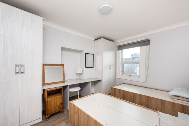 9, Cologne Road, London photo 4