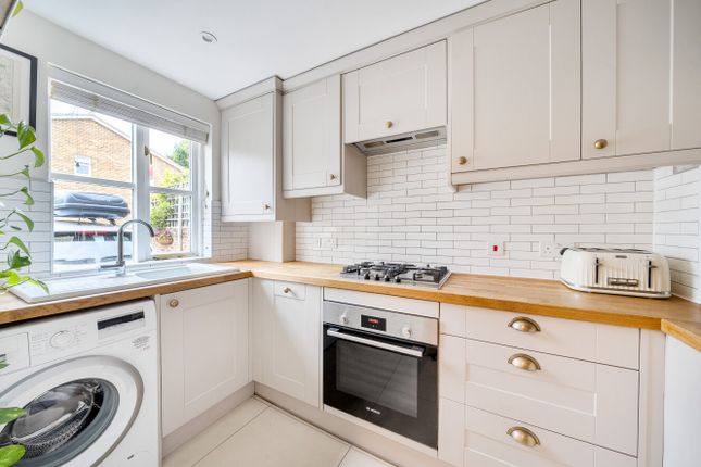 19, Parkside Close, London photo 4