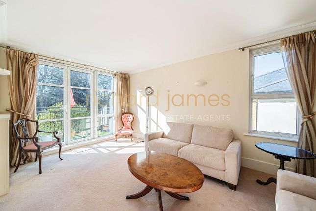 4 Hadfield House, St. Vincents Lane, London photo 4