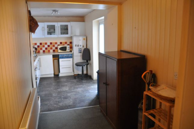 13 Maes Hedd, Holyhead photo 4
