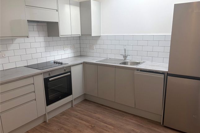 Flat 1, 66, High Street, Surrey photo 4