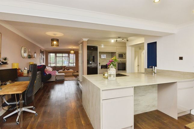28, Porters Close, Milton Keynes photo 5