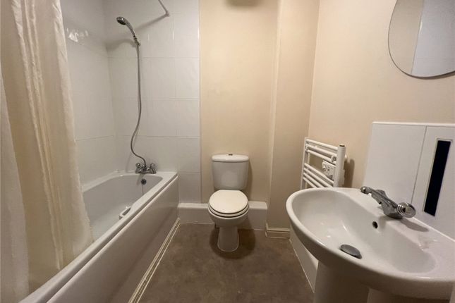 Flat to rent in Deans Gate, Willenhall, West Midlands