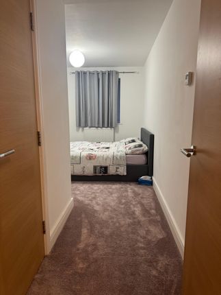 6, Laburnum Way, Staines-upon-thames photo 3
