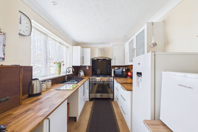 6, Chinkwell Rise, Torquay photo 3