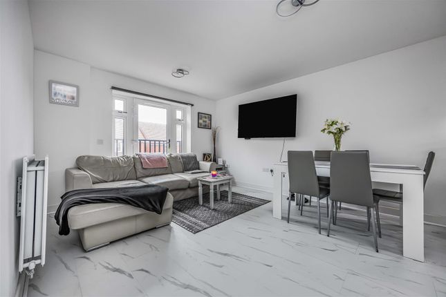 24 Coddington Grove, Waterlooville-Small-Porticoma