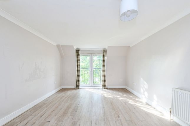 Flat 8, Burgess House, 6, St. Lukes Road, Surrey photo 2