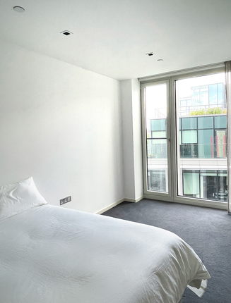 Flat to rent in South Bank Tower, London