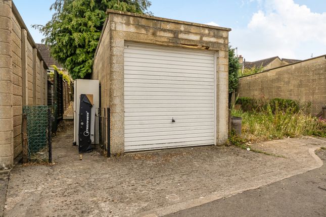 163, Holcombe Close, BATH photo 3