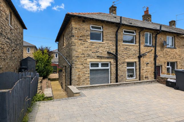 7, HILL CRESCENT, HALIFAX photo 3