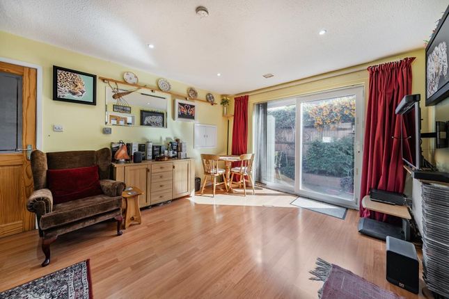 262 ROCHFORDS GARDENS, Slough, Slough photo 4