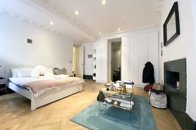 Flat 1, 131 Harley Street, London photo 3