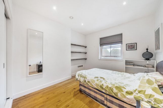 Flat A, 237, Lewisham Way, London photo 3