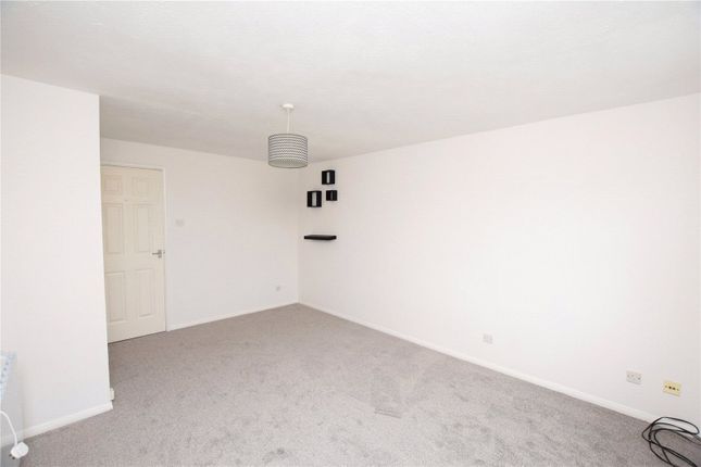 81, Thornborough Avenue, Chelmsford photo 2