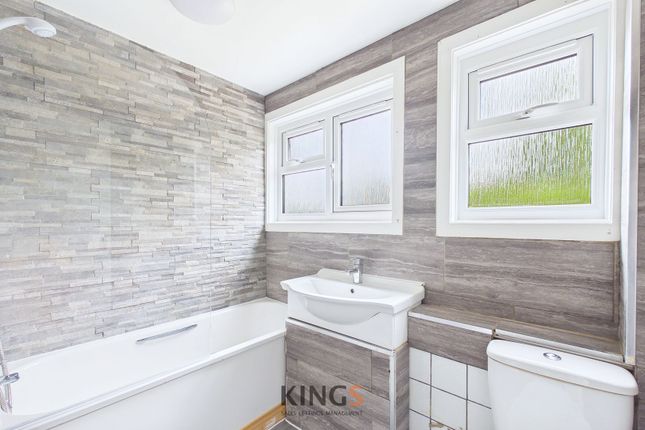 66 Shillitoe Avenue, Potters Bar photo 3