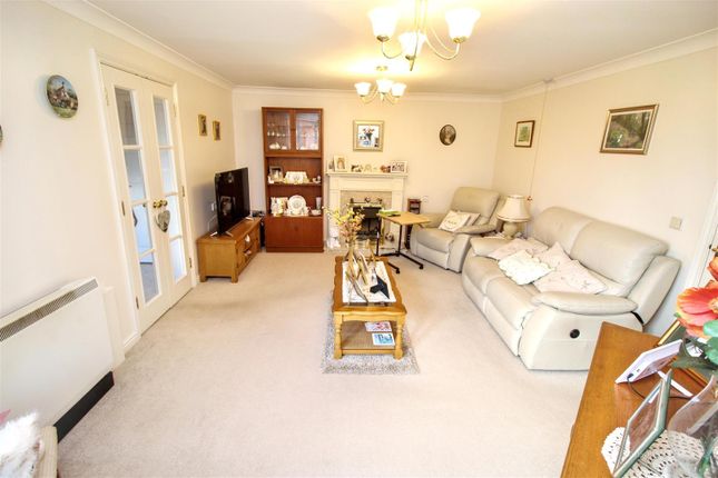 Flat 32, Sheppard Court, Chieveley Close, Reading photo 3