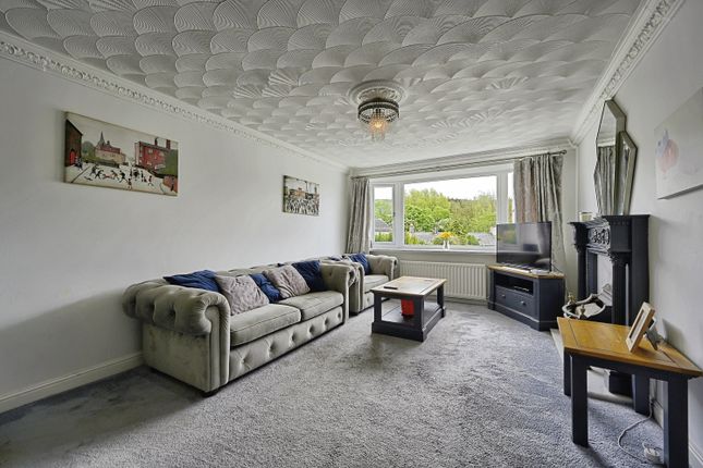 25, Gloucester Drive, Oldham photo 3