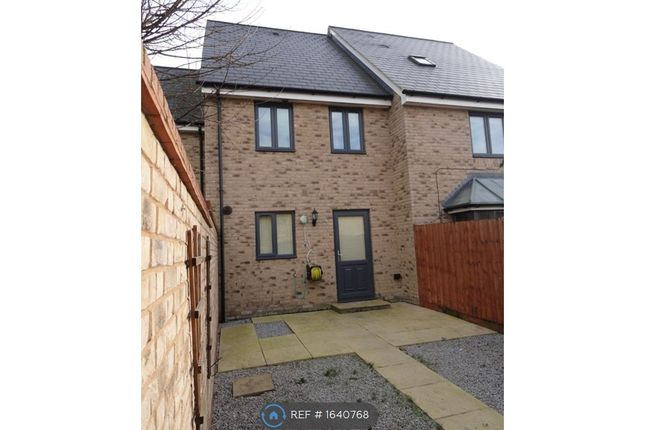 Terraced house to rent in The Warren, St. Neots