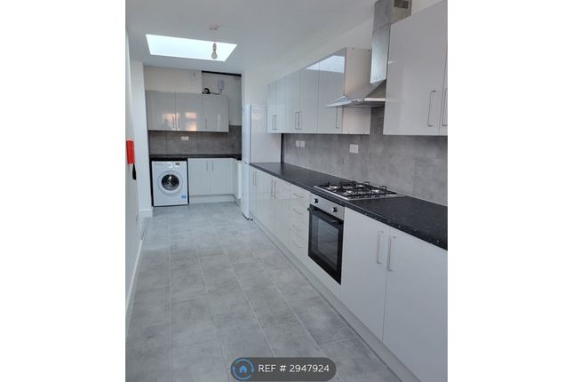 Flat, Larkfield Avenue, Harrow photo 4